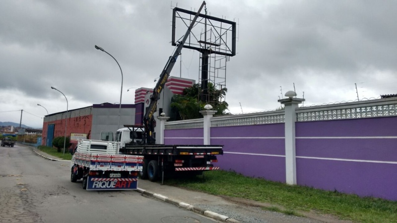 Carregamento de Containers com Caminhão Munck Vila Sá - Caminhões de Transporte de Containers